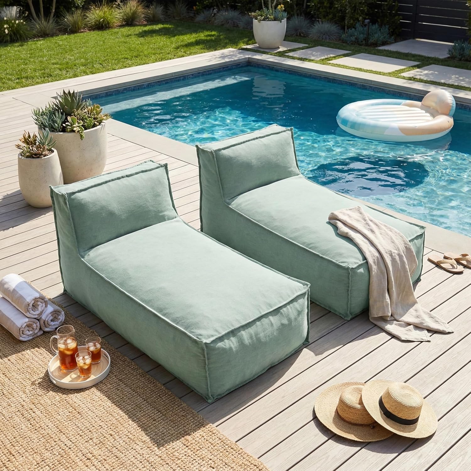 Patio Pool Lounge Chairs With Compressiable Foam and Water-resistant Fabric