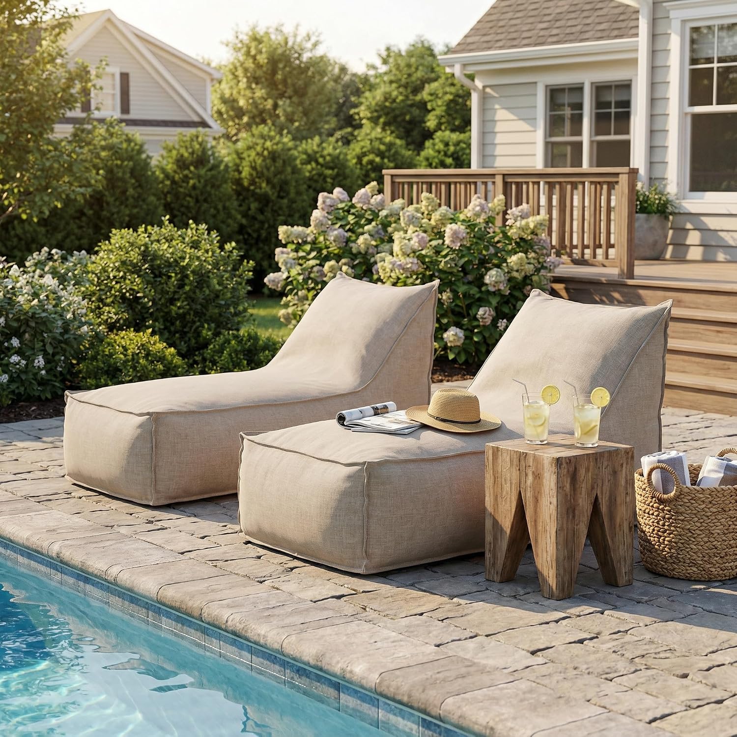 Patio Pool Lounge Chairs With Compressiable Foam and Water-resistant Fabric