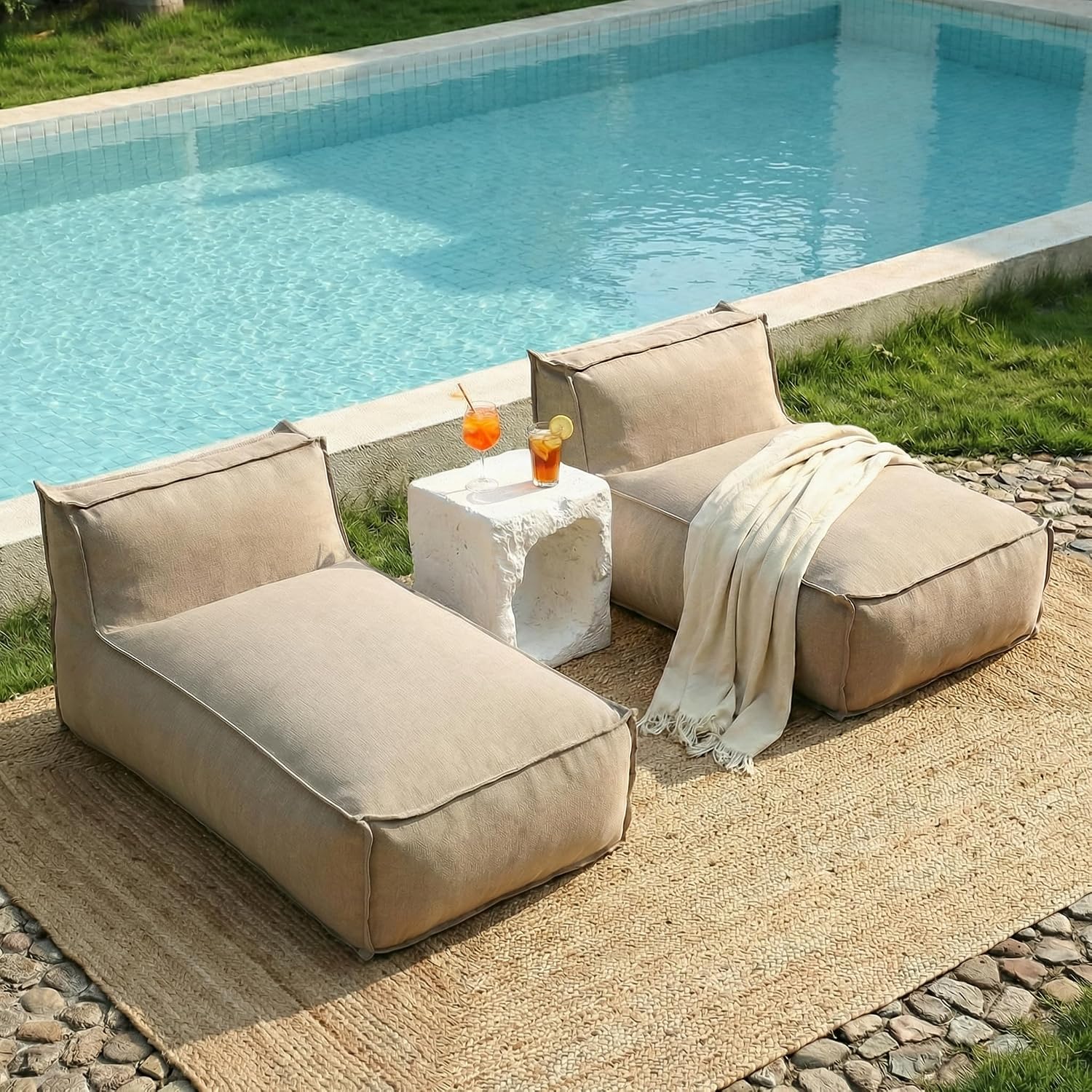 Patio Pool Lounge Chairs With Compressiable Foam and Water-resistant Fabric